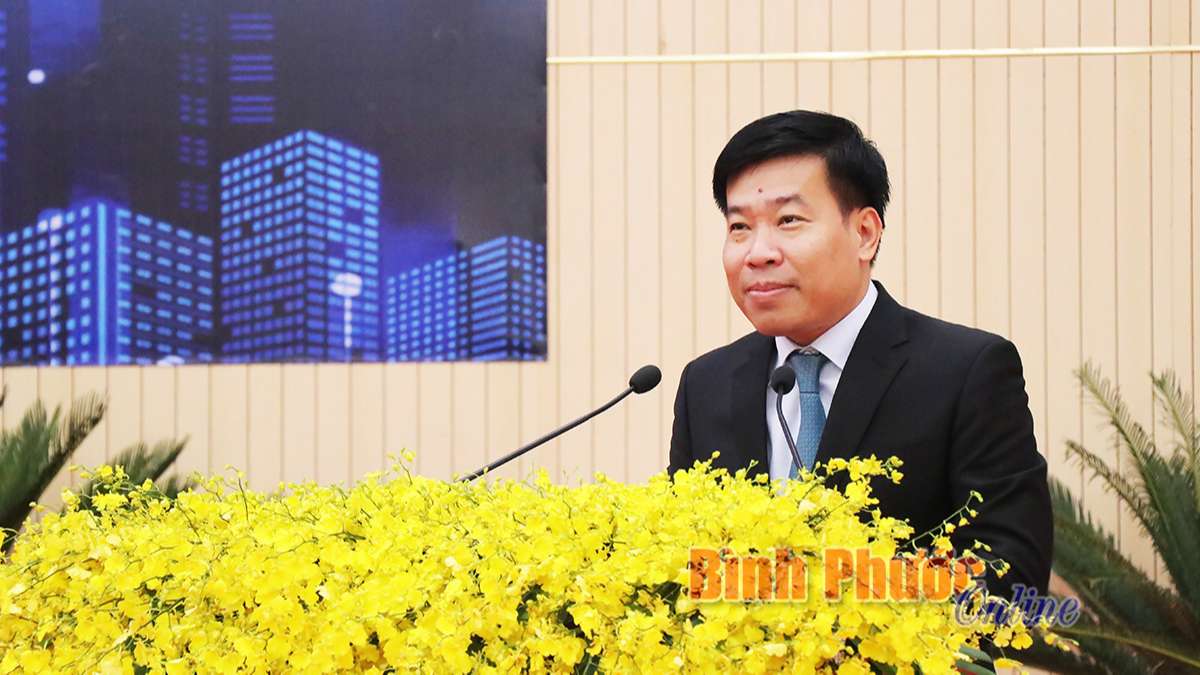 Ủy viên Ban Chấp hành Trung ương Đảng, Bí thư Tỉnh ủy Nguyễn Mạnh Cường phát biểu tại buổi họp mặt