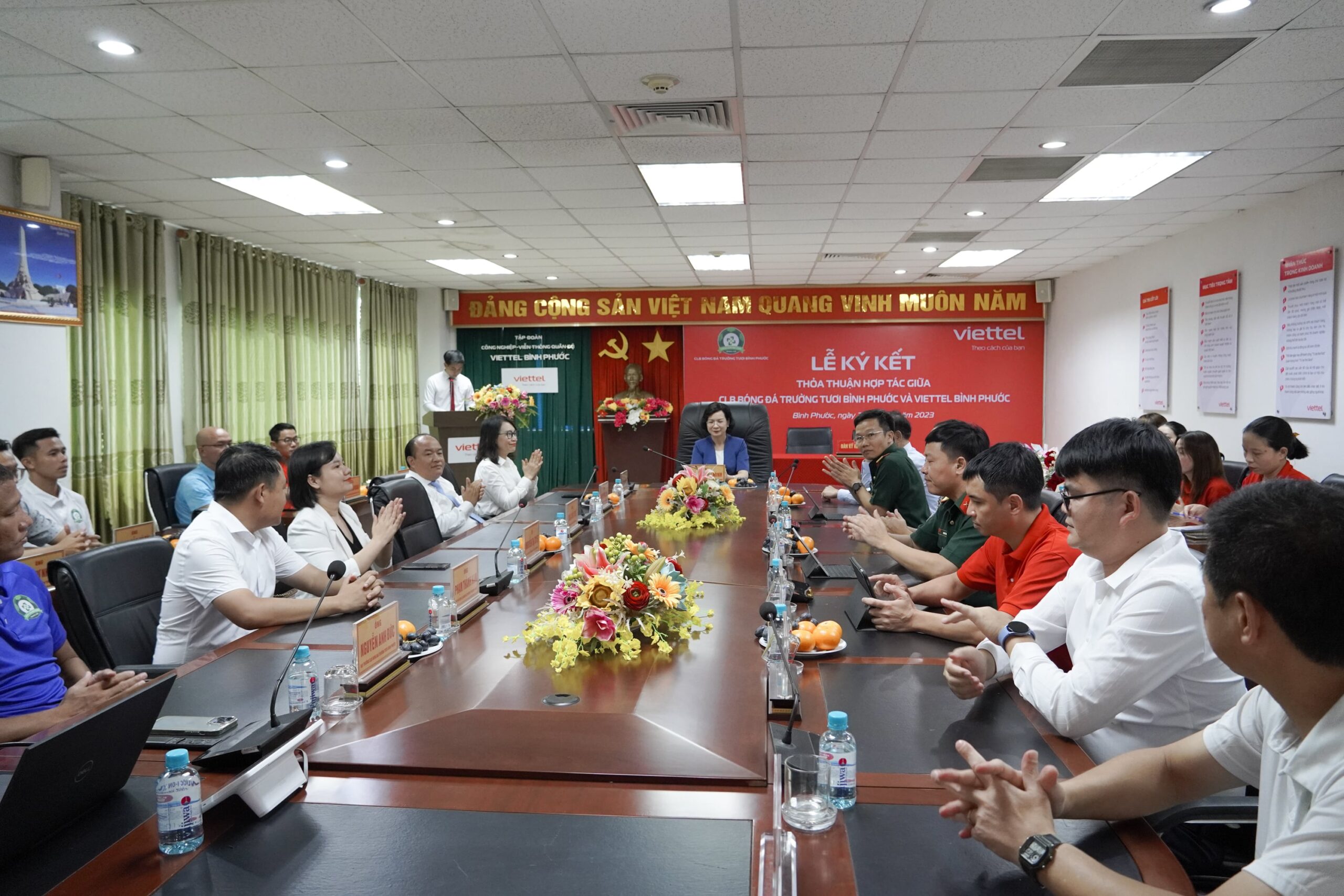 CLB Bóng đá Trường Tươi Bình Phước và Viettel Bình Phước ký kết hợp tác